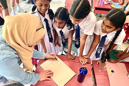 visita scuola locale srilanka